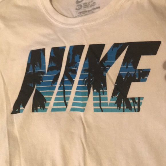 White nike shirt - Picture 3 of 3